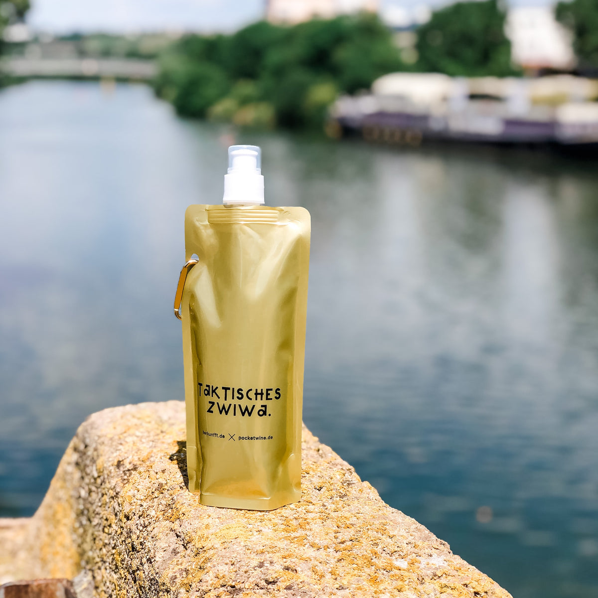 Summer-Special: Faltbare Trinkflasche in Gold (460ml) – Pocketwine